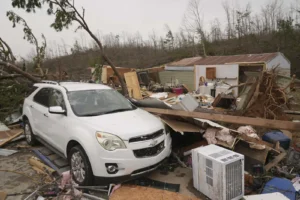 Weekend Storm Alert: Powerful Winds Expected Saturday Morning